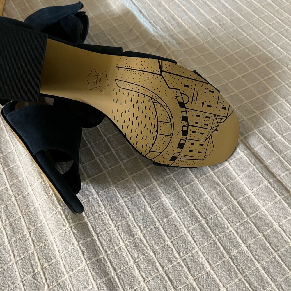 Navy Suede Bella Vita Shoes - NIB - Picture 6 of 7